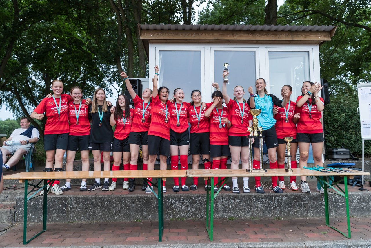 Bild 211 - Loewinnen Cup